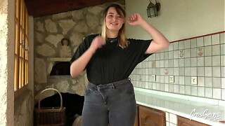 Davina, une jeune &eacute_tudiante experte en sodomie