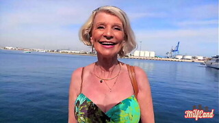 Eva est une granny qui bow le cul ingredient 1