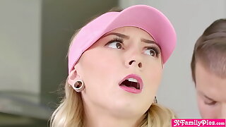 Stepbro gets a fissure in all directions several helter-skelter his teen stepsister Chloe Pagoda