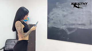 Marvelous handler records a porn clip in the classroom